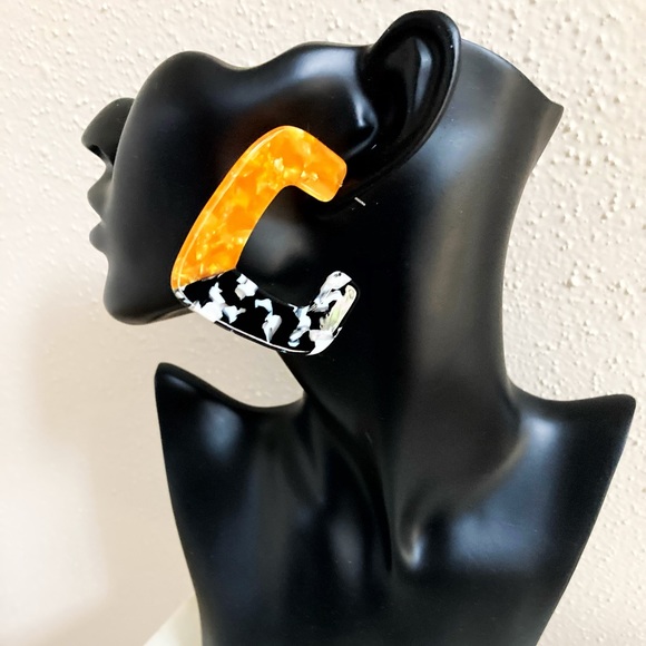 NEW! Mixed Media Marbled Angular Hoops 🌓 - Picture 2 of 3